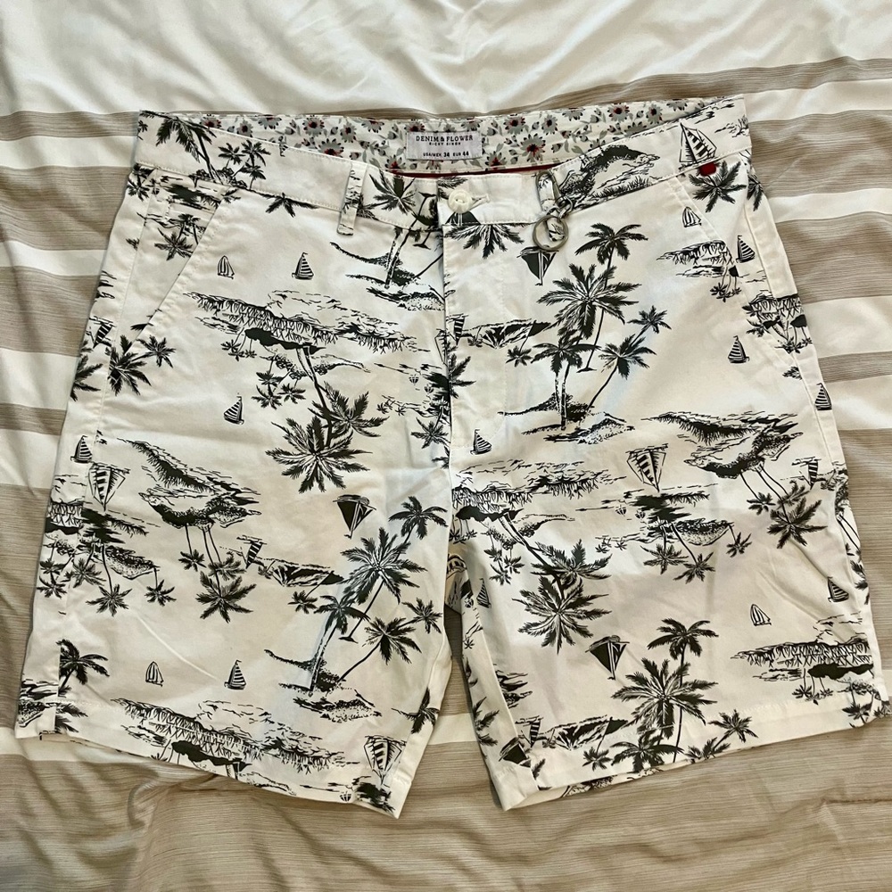 NWOT - Denim & Flower Print Island and Palm Tree Shorts Size 34